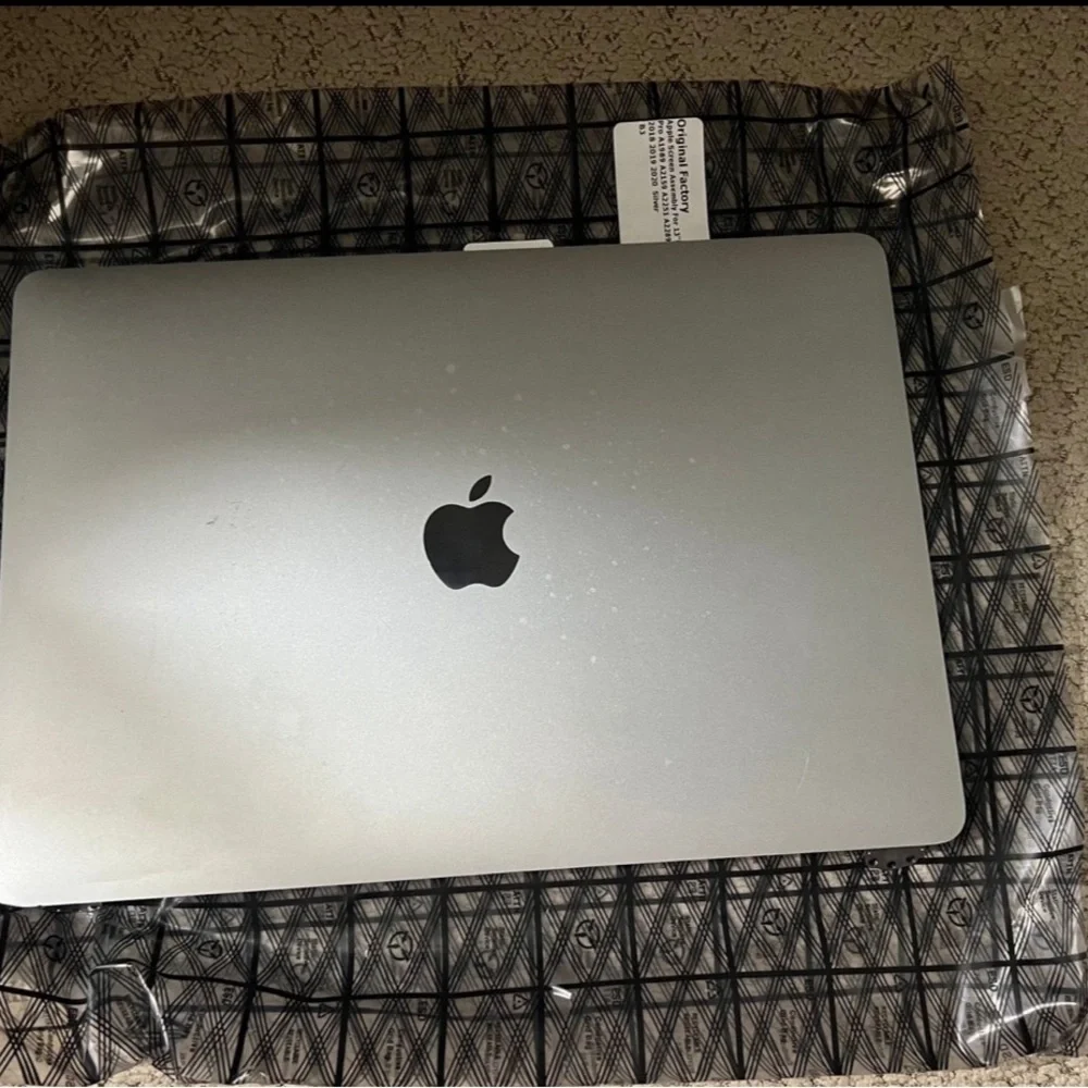 MacBook Pro 13” 2018 Screen Replacement A1989 Silver Untested Read